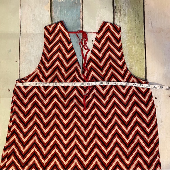 Pleione Chevron Sleeveless Tie Back Blouse - Picture 7 of 9